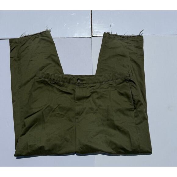IZOD Men's Pants - Size 44x32 - Classic and Comfortable - Picture 1 of 5